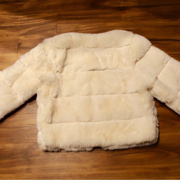 AVARA Janet Ivory Faux Fur Jacket - Picture 11 of 12